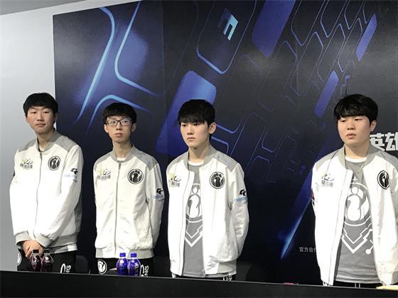 两人的领衔 两人的领衔