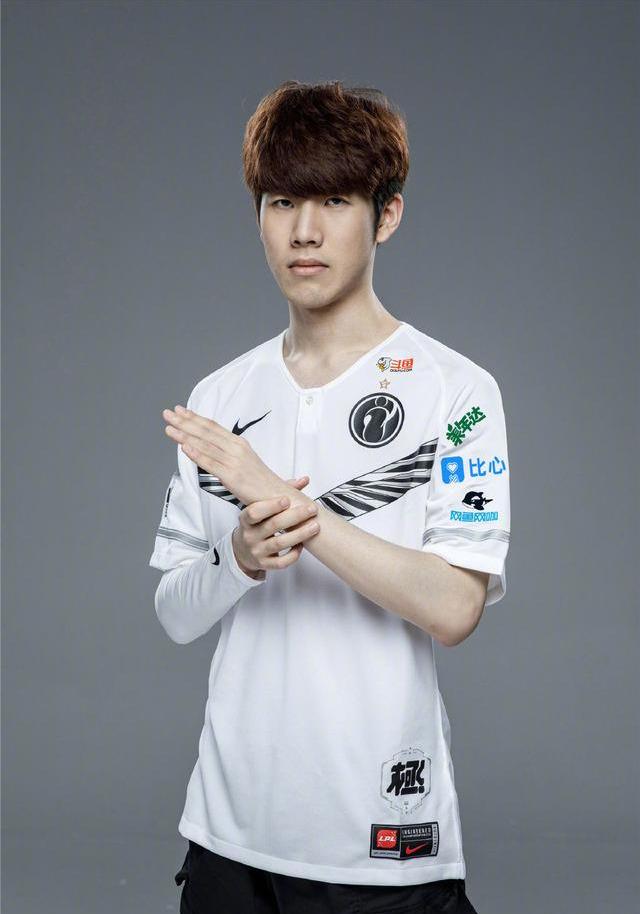 在激烈的对 在激烈的对